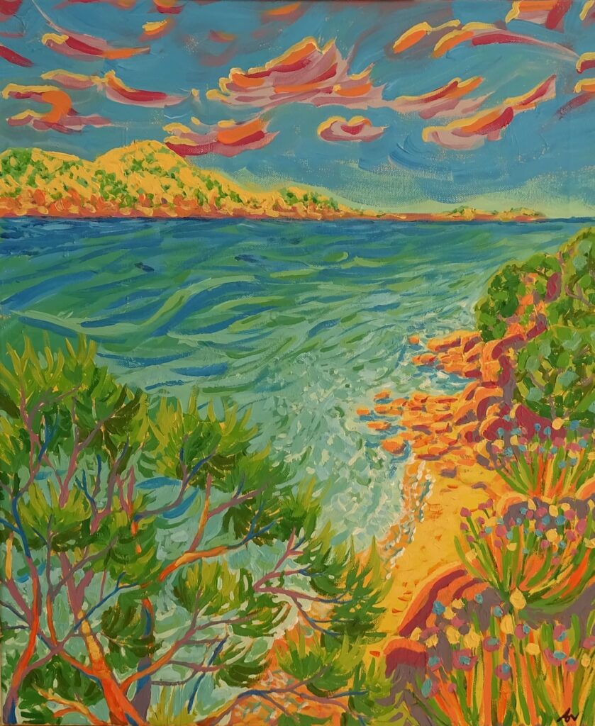 Acrylbild: Kroatische Küste, im Vordergrund die Krone einer Pinie, ein Felsplateau mit Blumen und Büschen, weiter unten ein Sandstrand, im Hintergrund das Meer, die Hügel des gegenüberliegenden Ufers und fedrige Wolken am Himmel